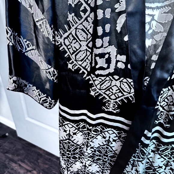Calypso St. Barth Black and White Kimono - Picture 3 of 5